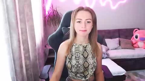 Snapshot of youdreamm chatting on May 2026 07:36:02 AM Bella online show from May 2026 07:36:02 AM