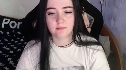 your_8a8y online show from December 2025 06:33:01 AM