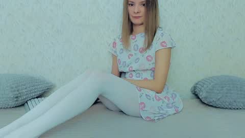 Snapshot of your_caramelka chatting on January 2025 04:44:01 AM Lily online show from January 2025 04:44:01 AM