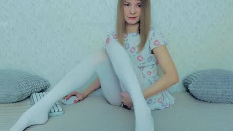 Snapshot of your_caramelka chatting on January 2025 05:05:02 AM Lily online show from January 2025 05:05:02 AM