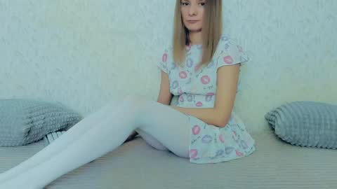 Snapshot of your_caramelka chatting on January 2025 11:28:02 AM Lily online show from January 2025 11:28:02 AM