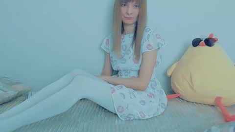 Snapshot of your_caramelka chatting on October 2025 03:37:01 AM Lily online show from October 2025 03:37:01 AM