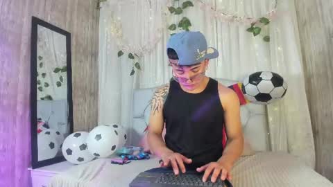 Snapshot of your_kitty_boy chatting on June 2026 08:35:02 PM your_kitty_boy online show from June 2026 08:35:02 PM