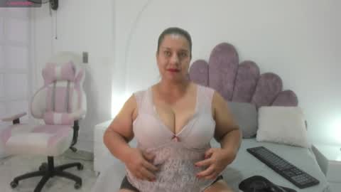 your_lady_milf online show from February 2025 03:47:01 PM