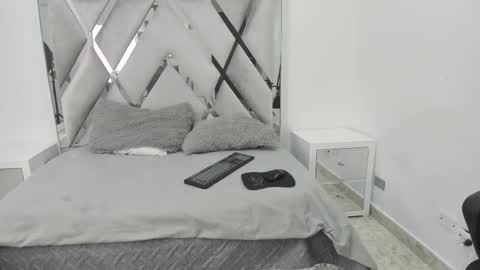 your_lady_milf online show from February 2025 12:24:01 PM