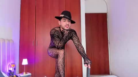 YOURBOYNEXTDOOR online show from October 2025 03:21:02 PM