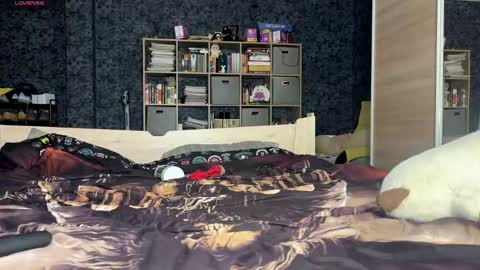 Mia online show from April 2026 05:30:01 PM