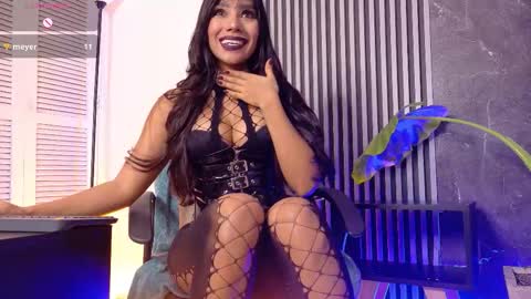 Selena online show from November 2025 10:21:01 AM