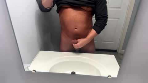 Snapshot of yourdaddy385061 chatting on January 2026 01:04:01 PM yourdaddy385061 online show from January 2026 01:04:01 PM