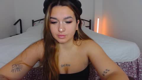 Emily  online show from October 2025 06:47:01 AM