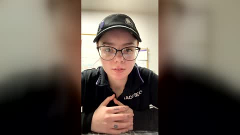 yourfavoriteshorty online show from February 2026 04:32:01 AM