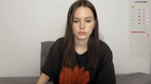 Snapshot of yourher0in chatting on December 2024 01:25:01 PM Aida online show from December 2024 01:25:01 PM