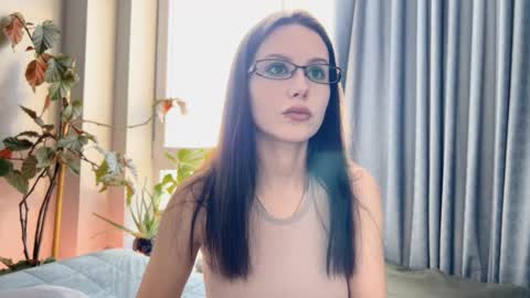 Snapshot of yourher0in chatting on March 2025 09:16:01 AM Aida online show from March 2025 09:16:01 AM