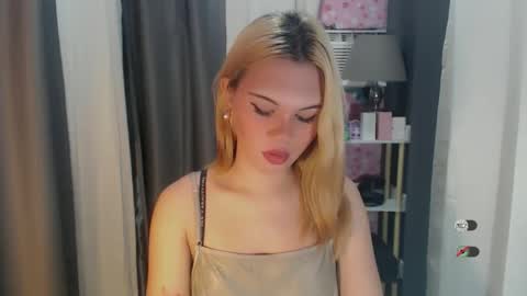 Snapshot of yourlovekylie chatting on May 2026 04:04:02 PM KYLIE MORE online show from May 2026 04:04:02 PM