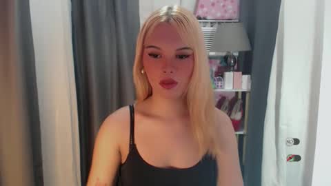 Snapshot of yourlovekylie chatting on May 2026 06:07:01 AM KYLIE MORE online show from May 2026 06:07:01 AM