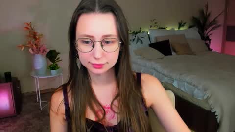 Snapshot of yourlovelystoryy chatting on December 2025 11:19:01 AM Vetta online show from December 2025 11:19:01 AM