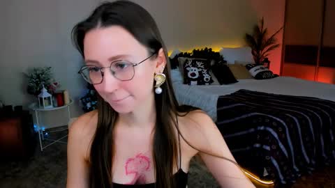 Snapshot of yourlovelystoryy chatting on December 2025 09:27:02 AM Vetta online show from December 2025 09:27:02 AM