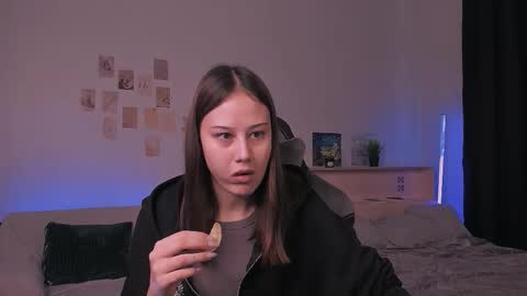 Nikol online show from October 2025 10:49:02 AM