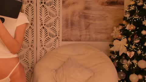 Snapshot of yourmidnightcoffee chatting on December 2024 10:26:02 PM Sarah online show from December 2024 10:26:02 PM