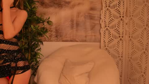 Snapshot of yourmidnightcoffee chatting on January 2025 10:13:02 PM Sarah online show from January 2025 10:13:02 PM