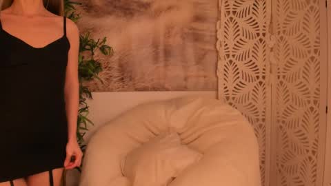 Snapshot of yourmidnightcoffee chatting on February 2025 10:58:01 PM Sarah online show from February 2025 10:58:01 PM