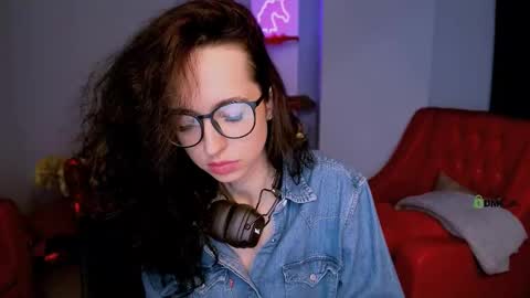 yours_sunny online show from February 2025 02:08:01 PM