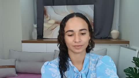 Ysenne online show from May 2026 11:27:02 AM
