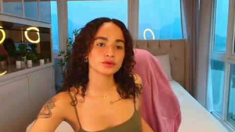Ysenne online show from May 2026 11:06:02 AM
