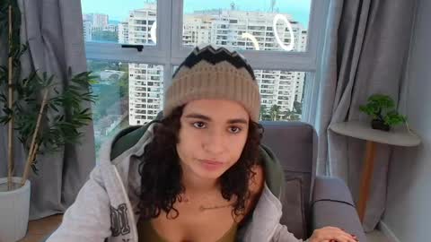 Ysenne online show from May 2026 10:45:01 AM