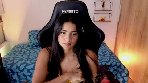 Snapshot of yues0506 chatting on May 2026 01:24:01 AM Yurani online show from May 2026 01:24:01 AM