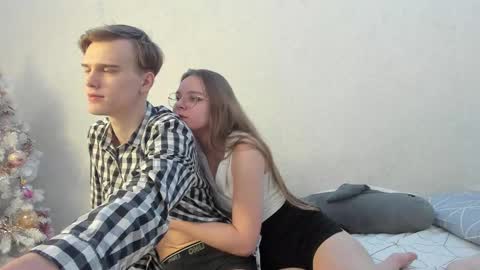 Snapshot of yueslang chatting on February 2025 08:00:01 PM Yue Lang and Samm online show from February 2025 08:00:01 PM