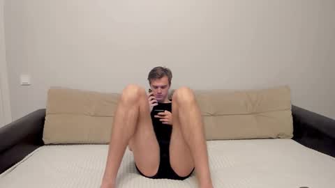 Snapshot of yueslang chatting on October 2025 06:15:02 PM Yue Lang and Samm online show from October 2025 06:15:02 PM