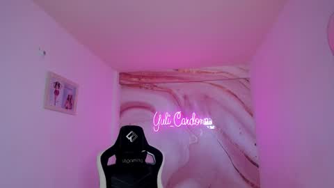 Yuliet online show from November 2025 06:51:02 PM