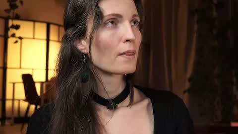 yulla dao online show from November 2025 06:01:02 PM