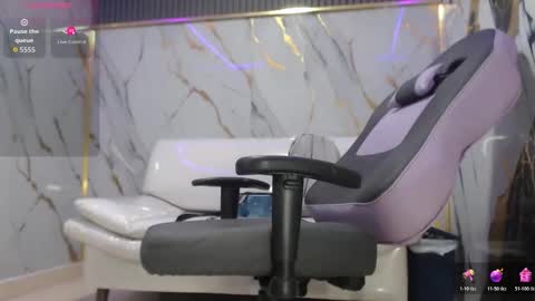 Snowflake online show from December 2025 03:02:02 AM