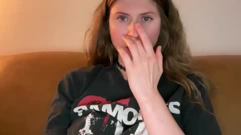 yumiandwolf online show from September 2025 03:50:02 AM