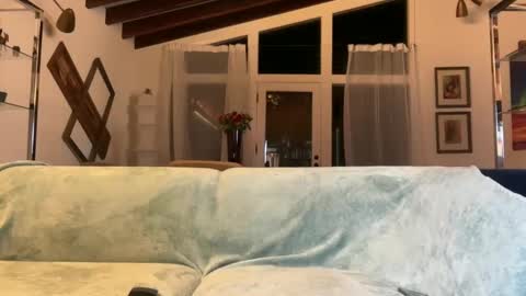 yumiandwolf online show from September 2025 04:06:02 AM