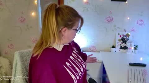 Polly online show from December 2025 02:12:02 PM