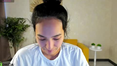 Snapshot of yummy_lamii chatting on April 2026 11:26:02 AM Cindey online show from April 2026 11:26:02 AM
