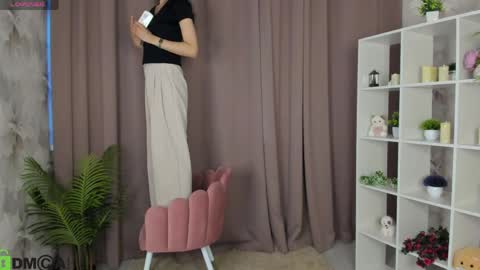 Snapshot of yummy_lamii chatting on May 2026 11:40:02 AM Cindey online show from May 2026 11:40:02 AM