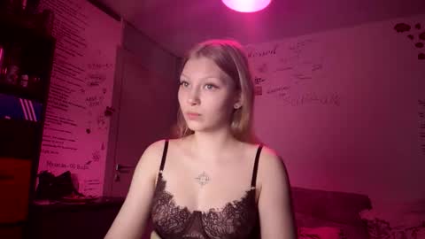 Snapshot of yunarosee chatting on October 2025 08:20:01 PM yunarosee online show from October 2025 08:20:01 PM