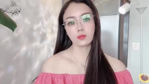 YunEr online show from March 2025 03:41:01 AM