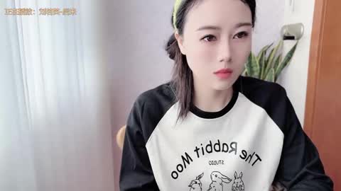 YunEr online show from October 2025 02:34:02 AM