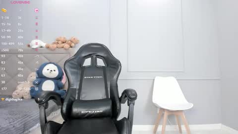 yunleah online show from November 2025 01:22:04 PM