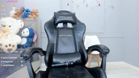 yunleah online show from February 2026 06:22:01 AM