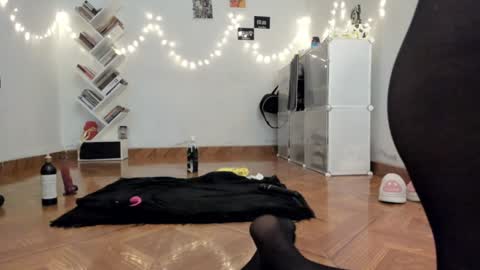 paola online show from December 2024 09:22:01 PM