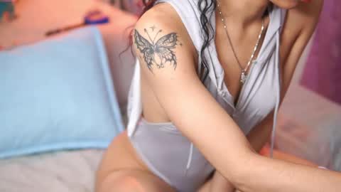 Yuyi Cam online show from October 2025 02:06:02 AM