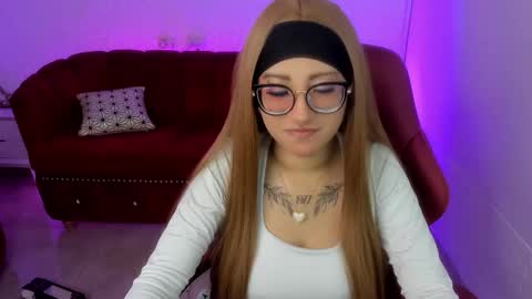 Yuyu  online show from November 2025 03:34:01 PM