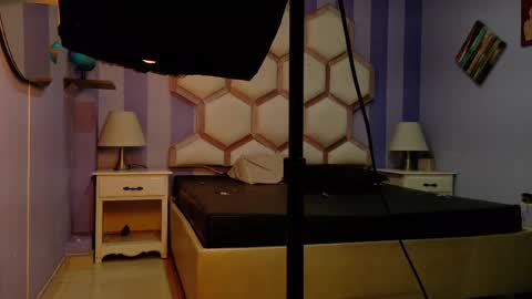 yvi online show from April 2026 12:06:02 PM