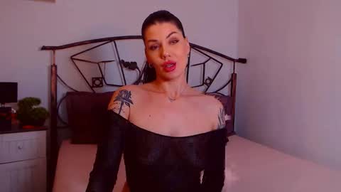 I V Y   online show from November 2025 06:18:01 PM